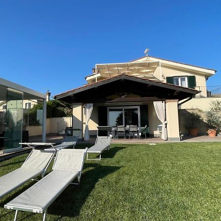 Villa "Lago Blu" Vista Lago Di Bracciano, Con Vasca Idromassaggio Esterna Trevignano Romano Exterior photo