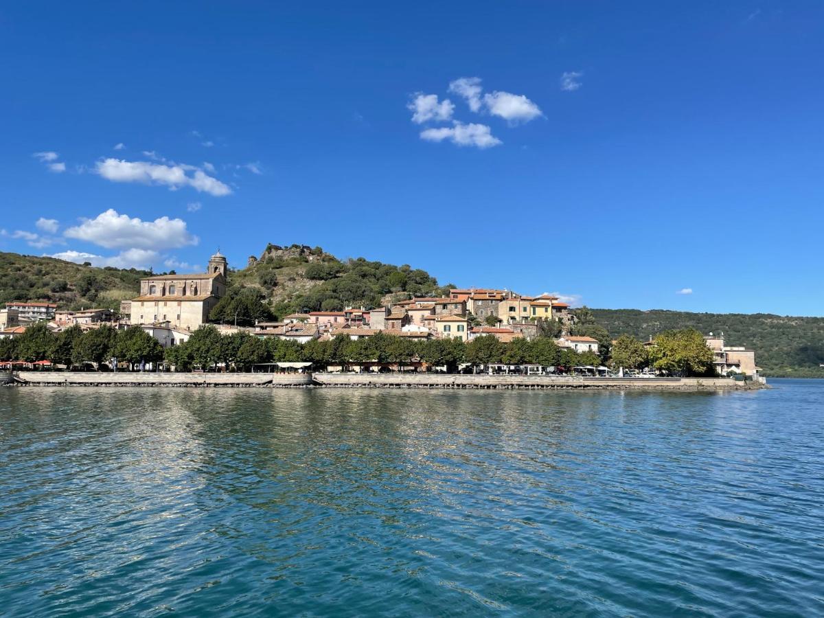 Villa "Lago Blu" Vista Lago Di Bracciano, Con Vasca Idromassaggio Esterna Trevignano Romano Exterior photo